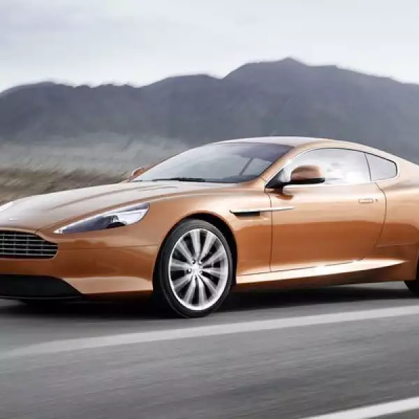 La automotriz británica presentó el nuevo modelo Virage, que recuerda al antiguo modelo que presentó la firma en la década de los 80.