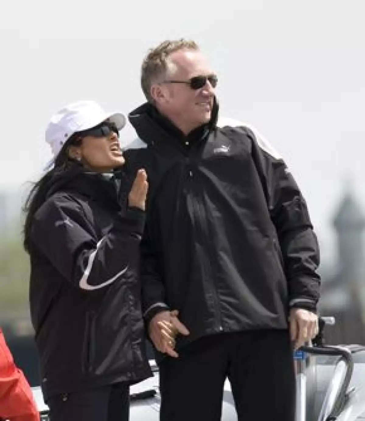 La mexicana y su marido estuvieron a bordo del Puma momentos antes de que el equipo Puma tomara la salida de la séptima etapa de la Volvo Ocean Race.