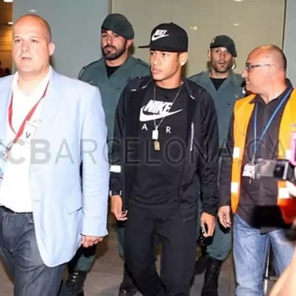 Neymar es presentado con el FC Barcelona