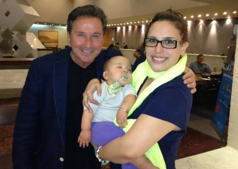 A lado de sus enamorados padres, la más pequeña de las "Angélicas", Angélica Masiel sopló las velitas de su primer pastel. Angélca Vale y Otto Padrón compartieron su felicidad en Twitter.