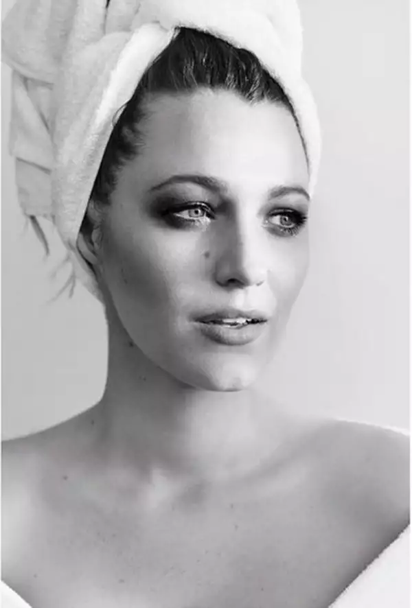 Menos reveladora fue el retrato de Blake Lively.