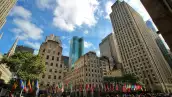 Foto de la plaza del Rockefeller Center en verano