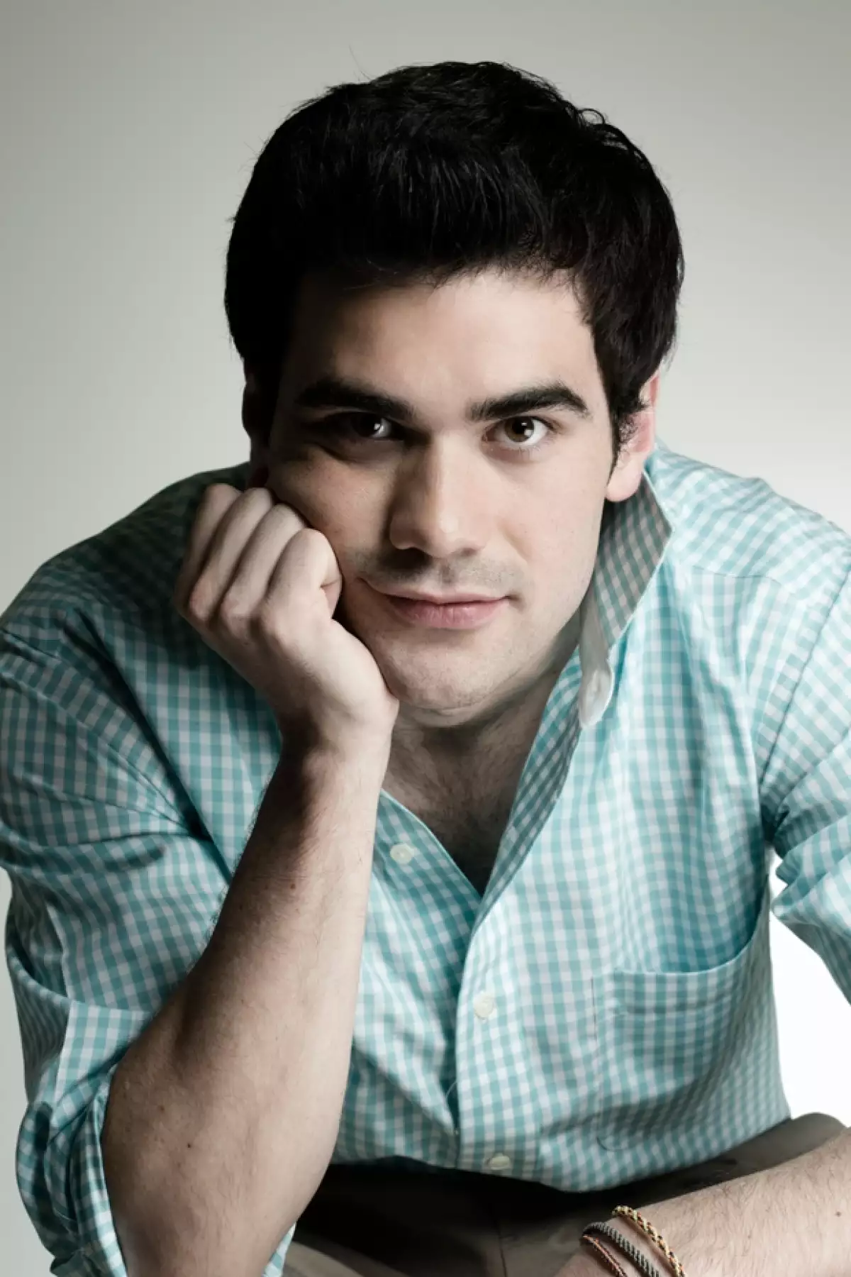 Ramón Valdez. Vestuario: Brooks Brothers. Maquillaje: Ariel Farfán para Ésika. Peinado: Ariel Farfán para American Crew