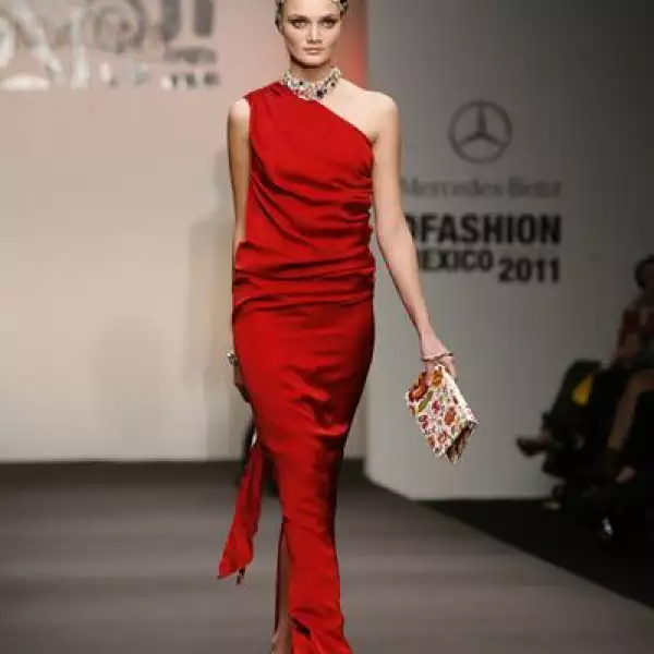 Desfile Pineda Covalin