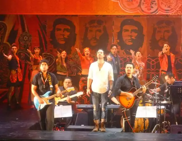 El elenco de "Godspell" demostró su talento en escena.