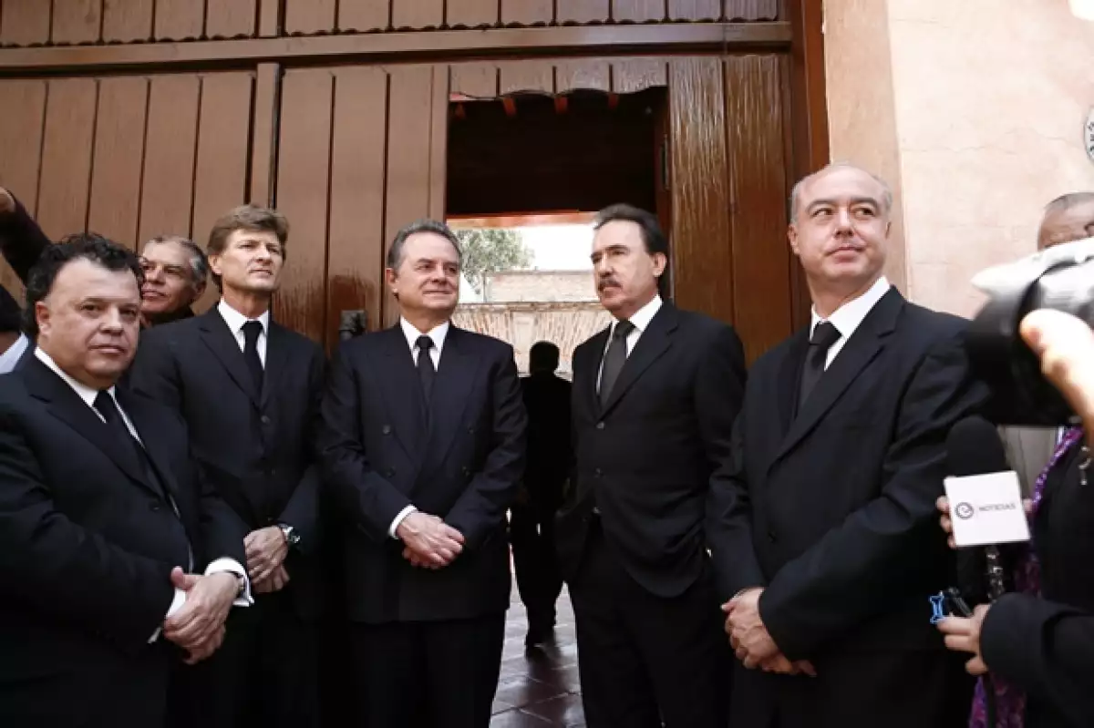 Enrique de la Madrid esperó a Enrique Peña Nieto en la puerta para recibirlo a su llegada.