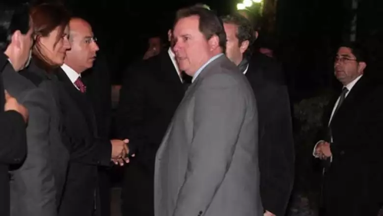El Presidente de México, acompañado de su esposa Margarita Zavala, acudió ayer por la noche a casa del empresario.