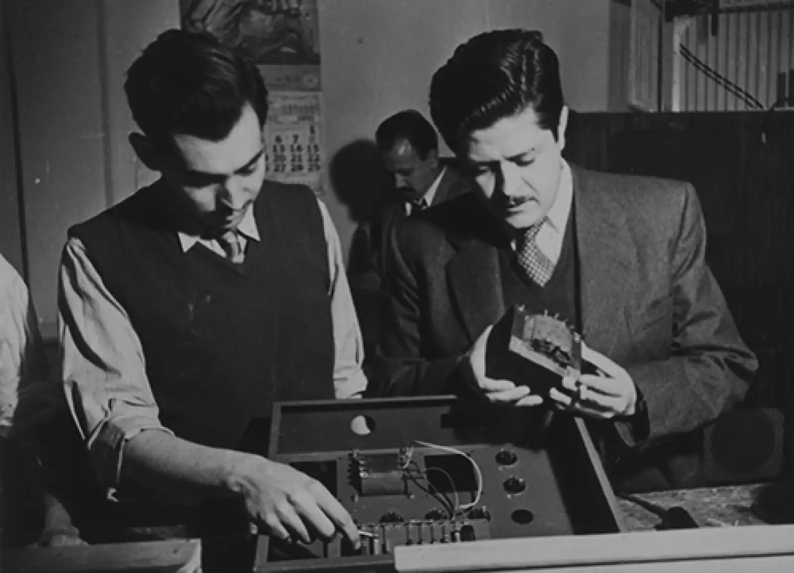 Guillermo Gonz�lez Camarena