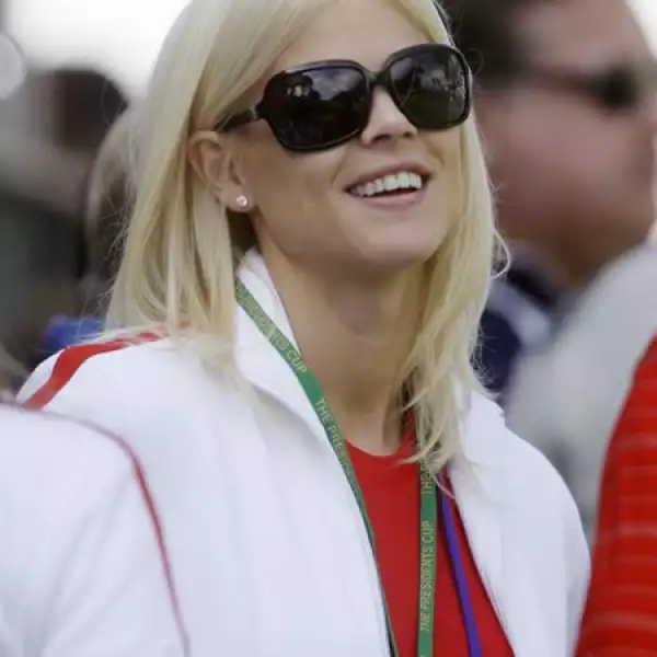 Elin tiene dos hermanos. Axel y su gemela Josefin.