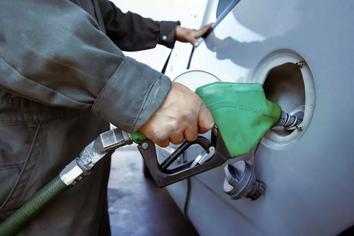 Hacienda deja de captar 42,000 mdp por reducir el impuesto a las gasolinas.