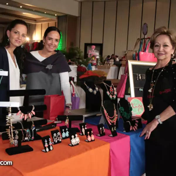 Ivette Castillo,Gabriela Sandoval,Abigail Larios