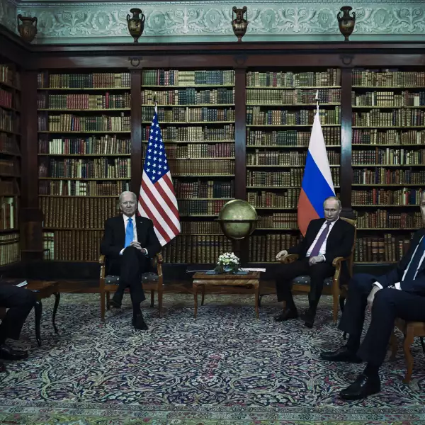 En la reunión también participaron el secretario de Estado de Estados Unidos Antony Blinken, y el canciller ruso Sergei Lavrov. 