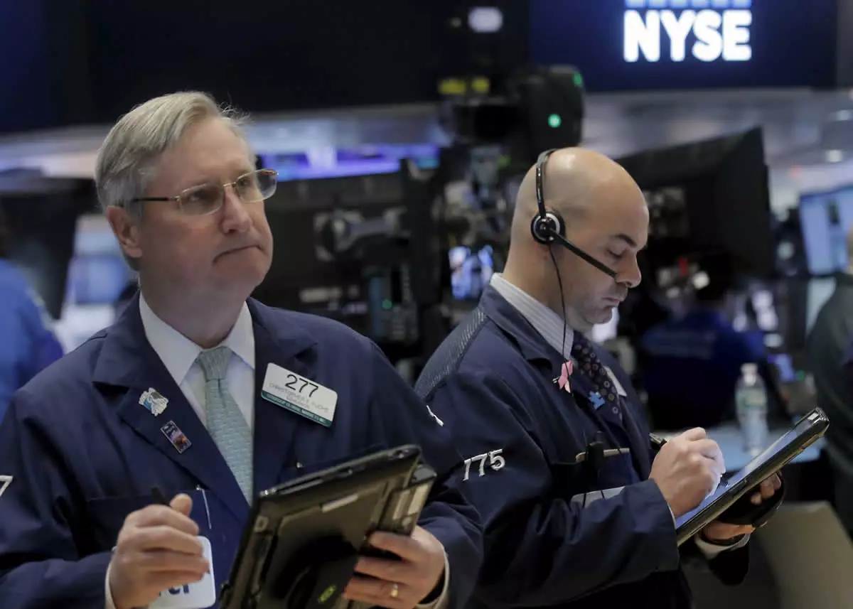 El Dow Jones cae 0.08% a 17,778 unidades.
