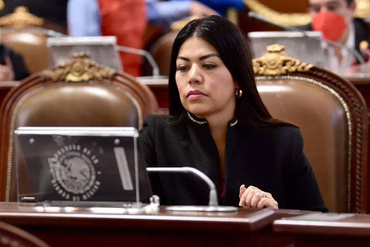 América Rangel en su curul del congreso capitalino