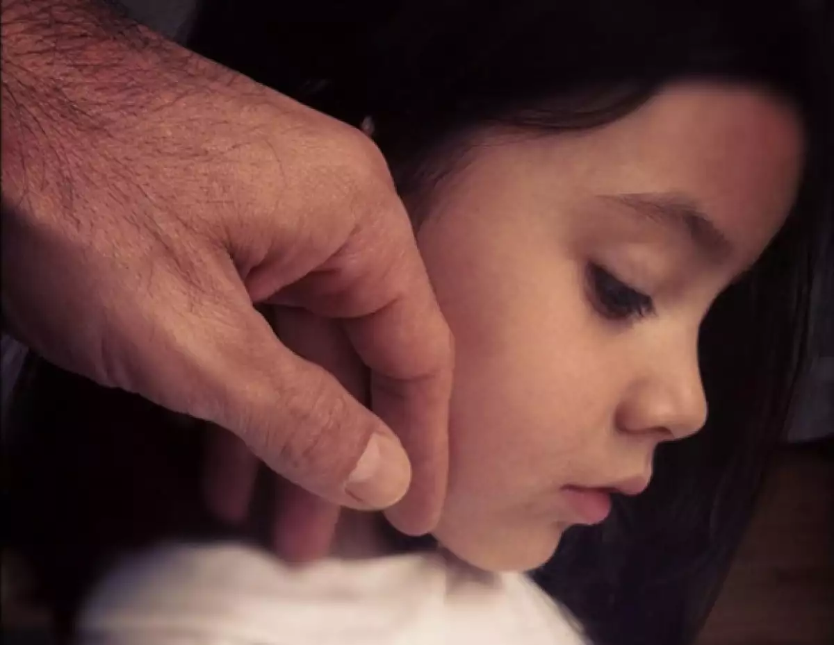 Yazpik compartió esta foto de Leonor a través de su cuenta de Twitter con el título `Caricias mañanerasÂ´.