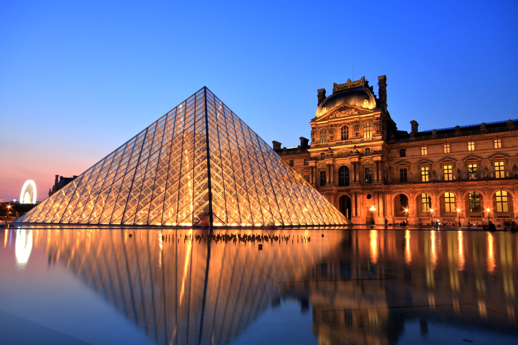 El Museo del Louvre y la polémica alrededor de la construcción de su  pirámide