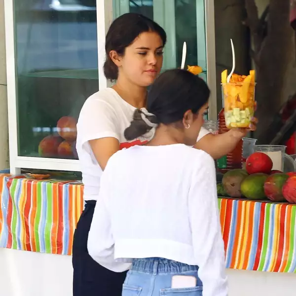 SELENAmango.jpg