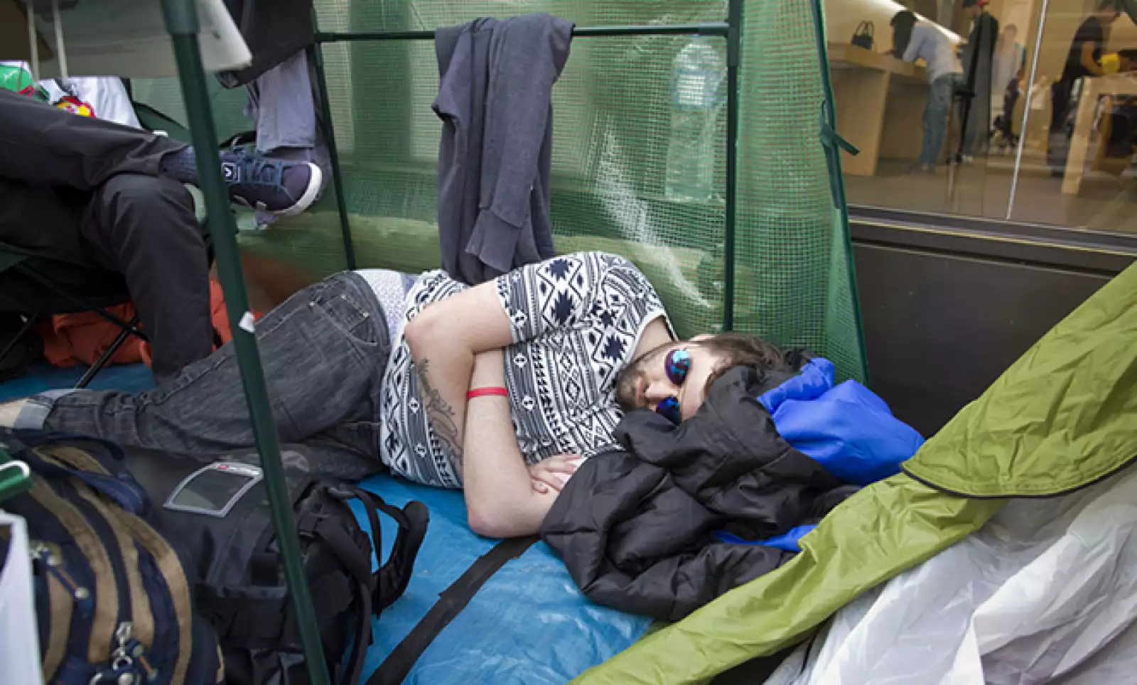 Muchos londinenses acamparon afuera de la tienda Apple.