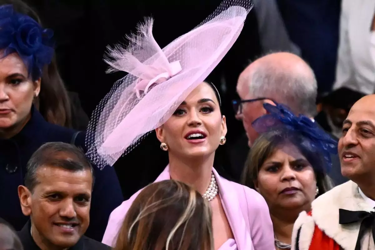 Katy Perry viajó con un enorme séquito a Londres para la coronación y el concierto en honor de Carlos III