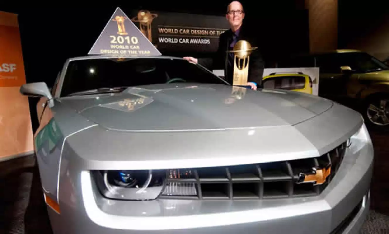 El Chrevrolet Camaro fue reconocido en el Autoshow Internacional de Nueva York 2010 con el “World Car Design of the Year”. El premio lo recibió Tom Peters, Director de Diseño Chevrolet para Vehículos de Alto Desempeño.