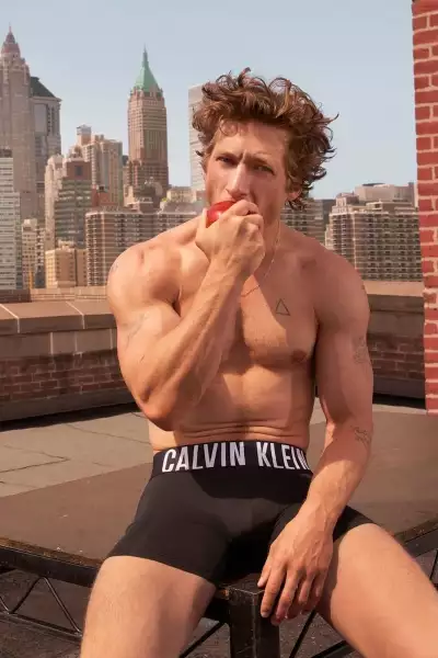 El actor Jeremy Allen White en la nueva campaña de Calvin Klein