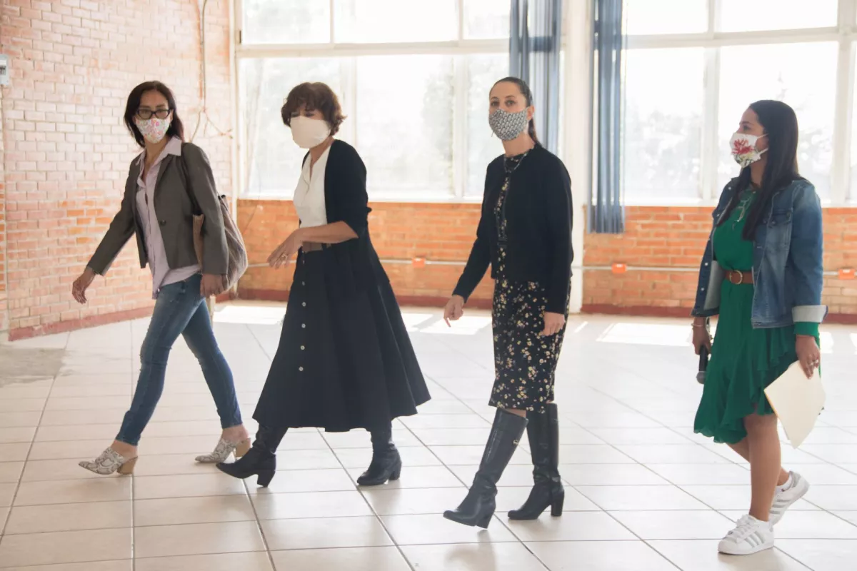La jefa del Gobierno de la Ciudad, Claudia Sheinbaum Pardo, acompañada de la alcaldesa de Magdalena Contreras, Patricia Ortíz, la titular de Educación Rosaura Ruíz, acudio a la Universidad Autónoma de la Ciudad de México Plantel Magdalena Contreras.