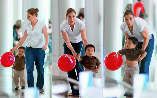 Aunque no sale muy a menudo a la luz pública, el hijo de amlo es pícaro como su padre y sonriente como su madre. Se la pasó feliz de la vida con un globo que su papá le regaló en el aeropuerto de la ciudad de México.