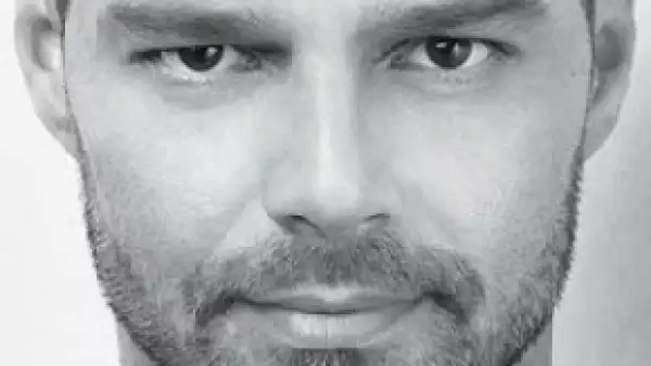 El cantante puertorriqueño expresó en su autobiografía titulada "Yo" que creció sabiendo que era homosexual; sin embargo probó la heterosexualidad.