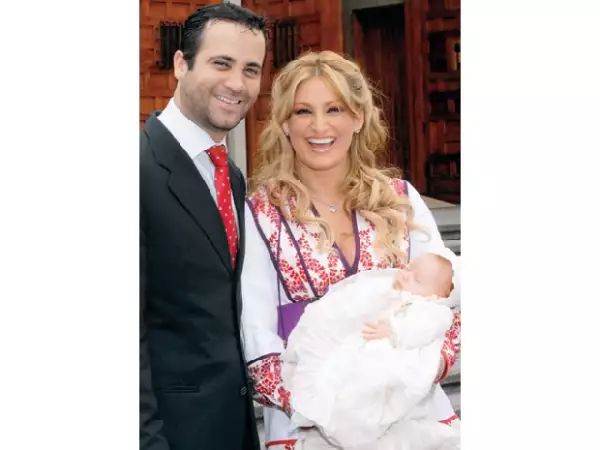 su tesoro. Anette vio nacer a su hija, también llamada Anette, el 2 de diciembre de 2006. Aquí con Roberto Slim, uno de los mejores amigos de ella y su esposo.