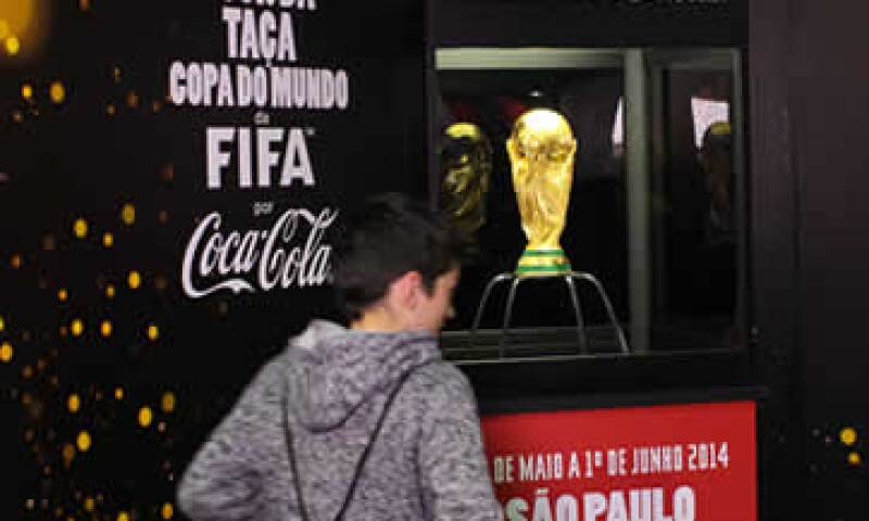 Coca-Cola es una de las empresas con el mayor grado de asociación con la FIFA. (Foto: AFP)