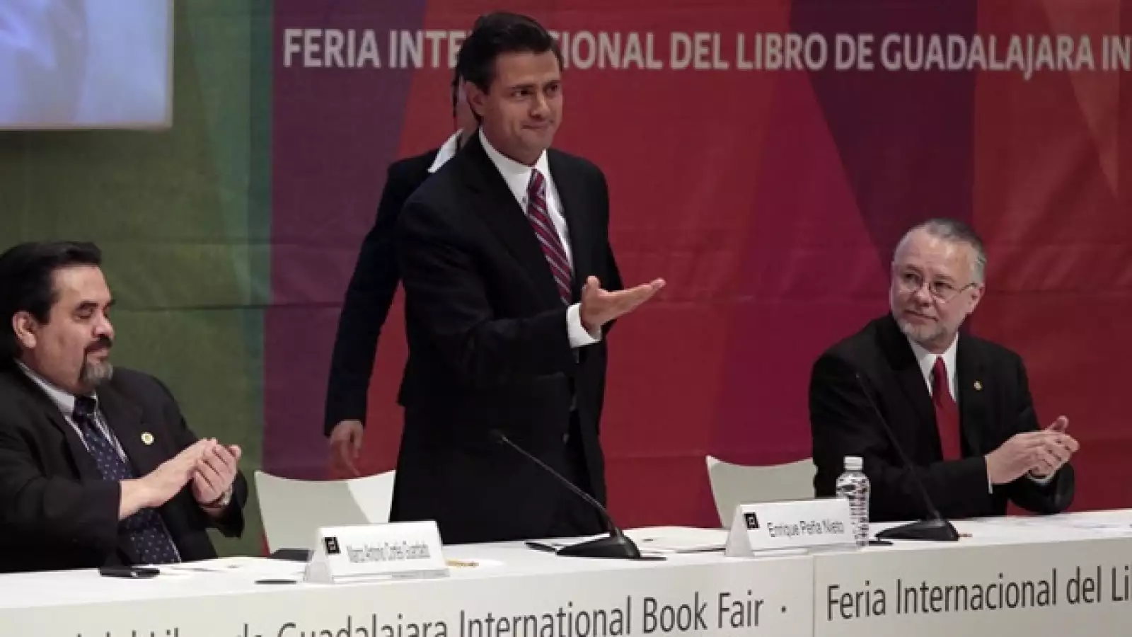Enrique Peña Nieto participó en la Fil, donde no supo decir tres libros que cambiaron su vida