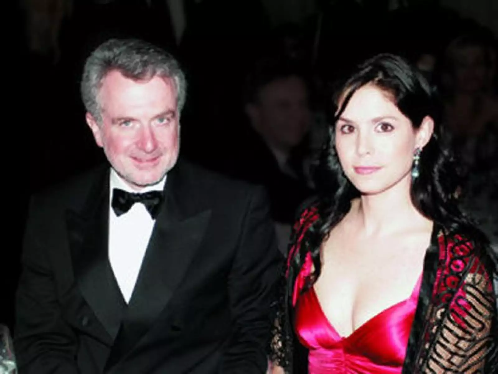 El senador Santiago Creel Miranda y su novia, Paulina Velasco Salcido, esperan a su primer hijo. Este bebé sería el quinto hijo para el político y el primero para la joven. La pareja vive en unión libre pero ya planean boda desde el año pasado.