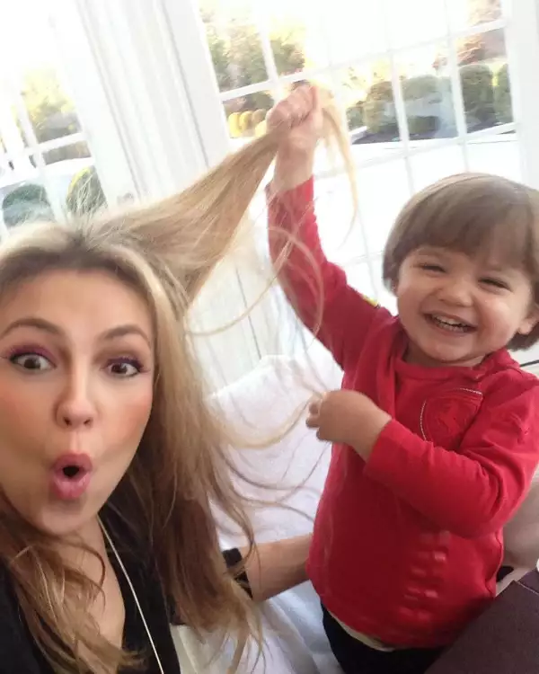 Hijito mío, hoy te conviertes en un adolescente. Hace 13 años te recibí en mis brazos y llenaste de ilusión mi vida, con tu calor y tu hermosa presencia. Hoy me llenas de orgullo de amor. Te has converti (1).jpg