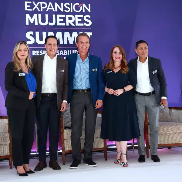 Maribel dos Santos , Julio Ordaz , Arturo Saval,  Claudia Jañez