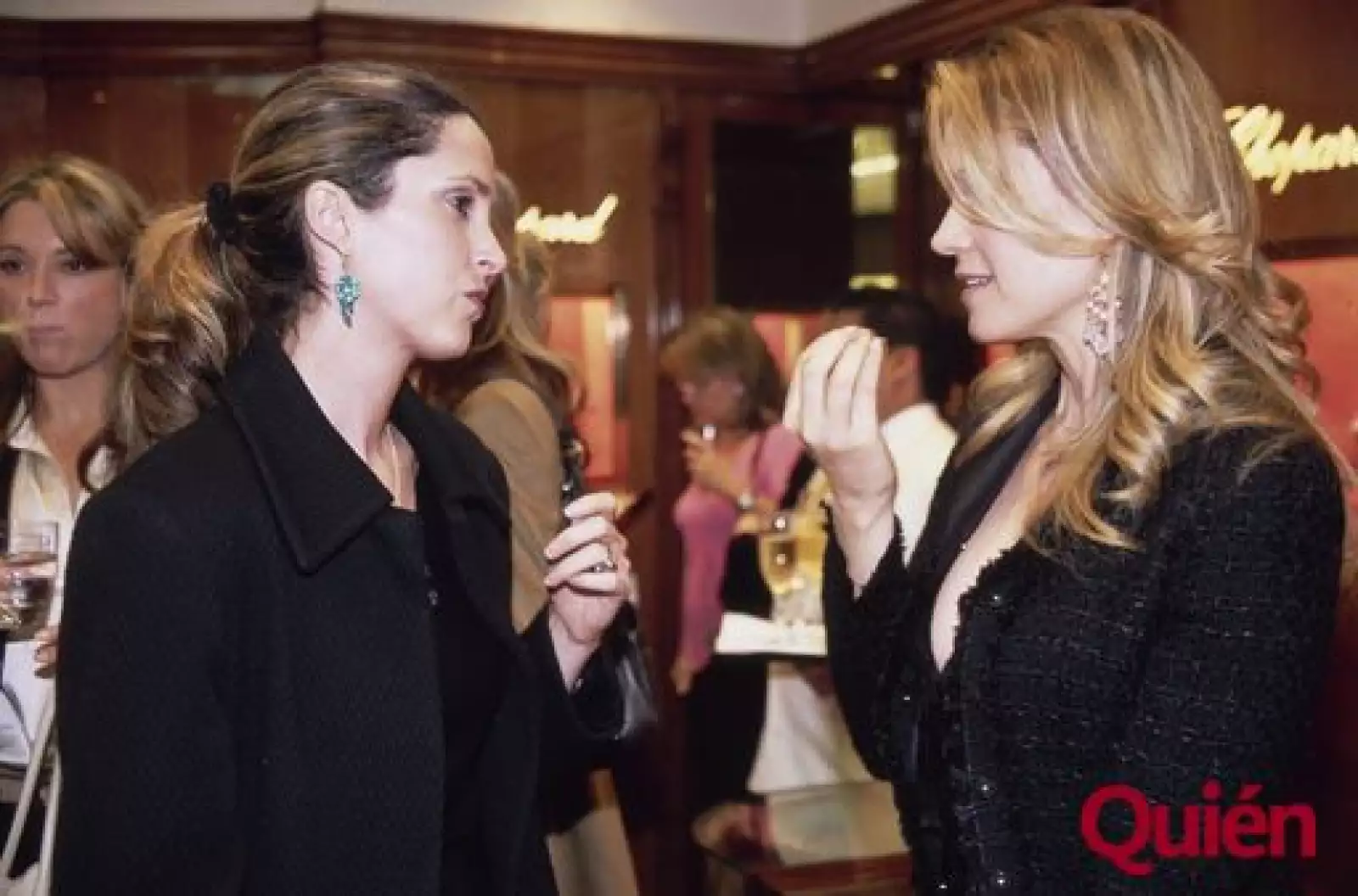 Leslie Elliot, Rebecca de Alba