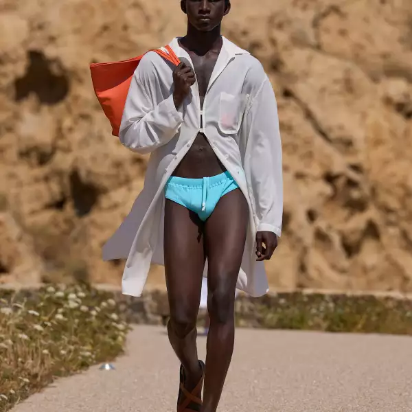 Jacquemus PO S27 002.jpg