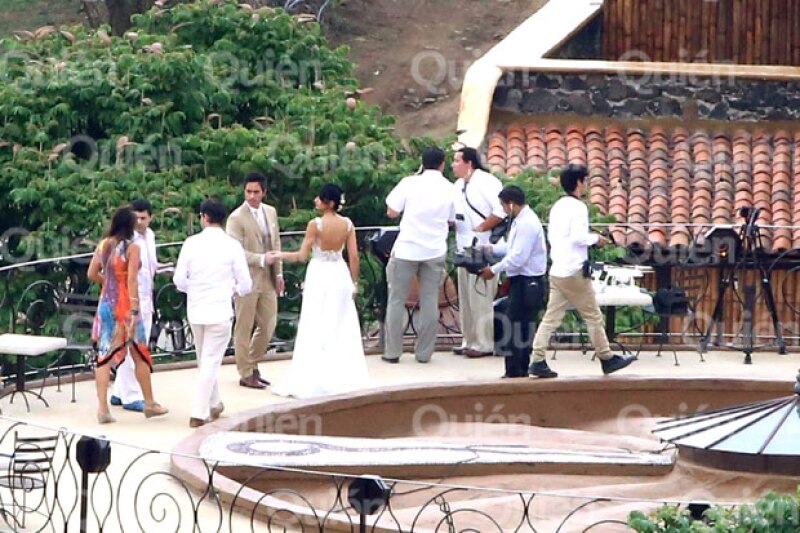 Aislinn Derbez y Mauricio Ochmann se tomaron sus primeras fotos como recién casados.