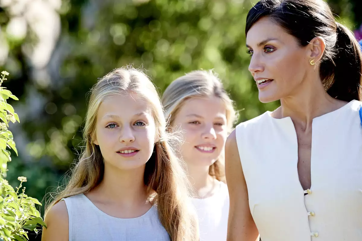 La reina Letizia con sus hijas Leonor y Sofía.