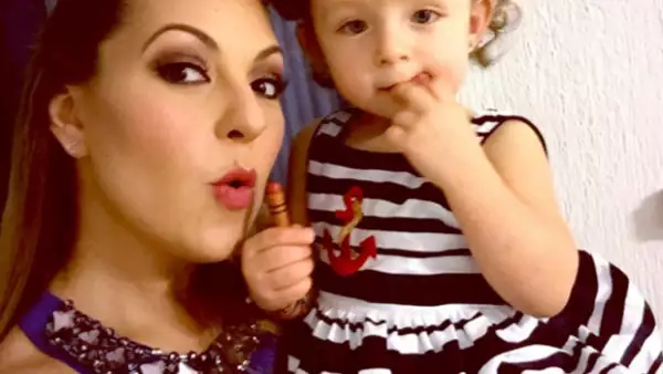 La cantante publicó en Instagram un par de fotografías en las que se veía el disfraz de la pequeña Valentina como parte de un evento escolar.