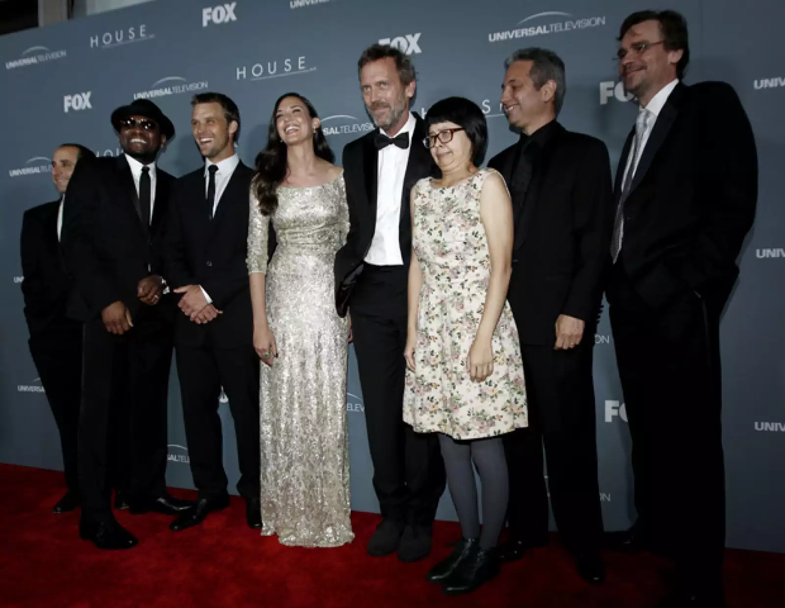 Peter Jacobson, Omar Epps, Jesse Spencer, Odette Annable, Hugh Laurie, Charlyne Yi, el creador del Dr. House, David Shore, y Robert Sean Leonard, fue el elenco que conformó la última temporada de la serie.