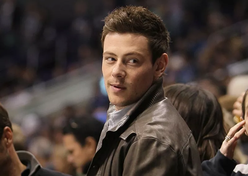 Actor y músico canadiense de quien hoy lamentamos su muerte, saltó a la fama con su personaje "Finn Hudson" en "Glee".Apasionado e incansable, basó su carrera en su gusto por la música desde pequeño.