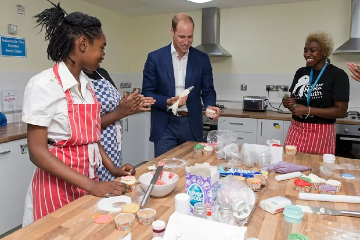William también demostró qué tan hábil es cocinando.