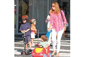 Sharon es una madre dedicada y siempre está al pendiente de los niños.