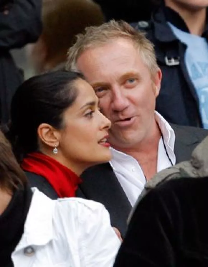 La pareja fue vista muy contenta este fin de semana en el estadio francés de Saint Denis, a las afueras de París, en un partido entre los equipos Rennes y  Guingamp.