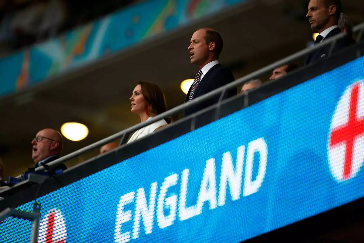 Kate Middleton y el príncipe William acudieron al estadio Wembley para apoyar al equipo inglés en la final de la Eurocopa 2020 contra Italia, que resultó campeón del torneo de futbol.