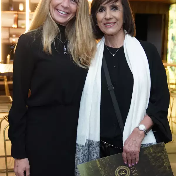 Liz Dichi y Sary Shamosh