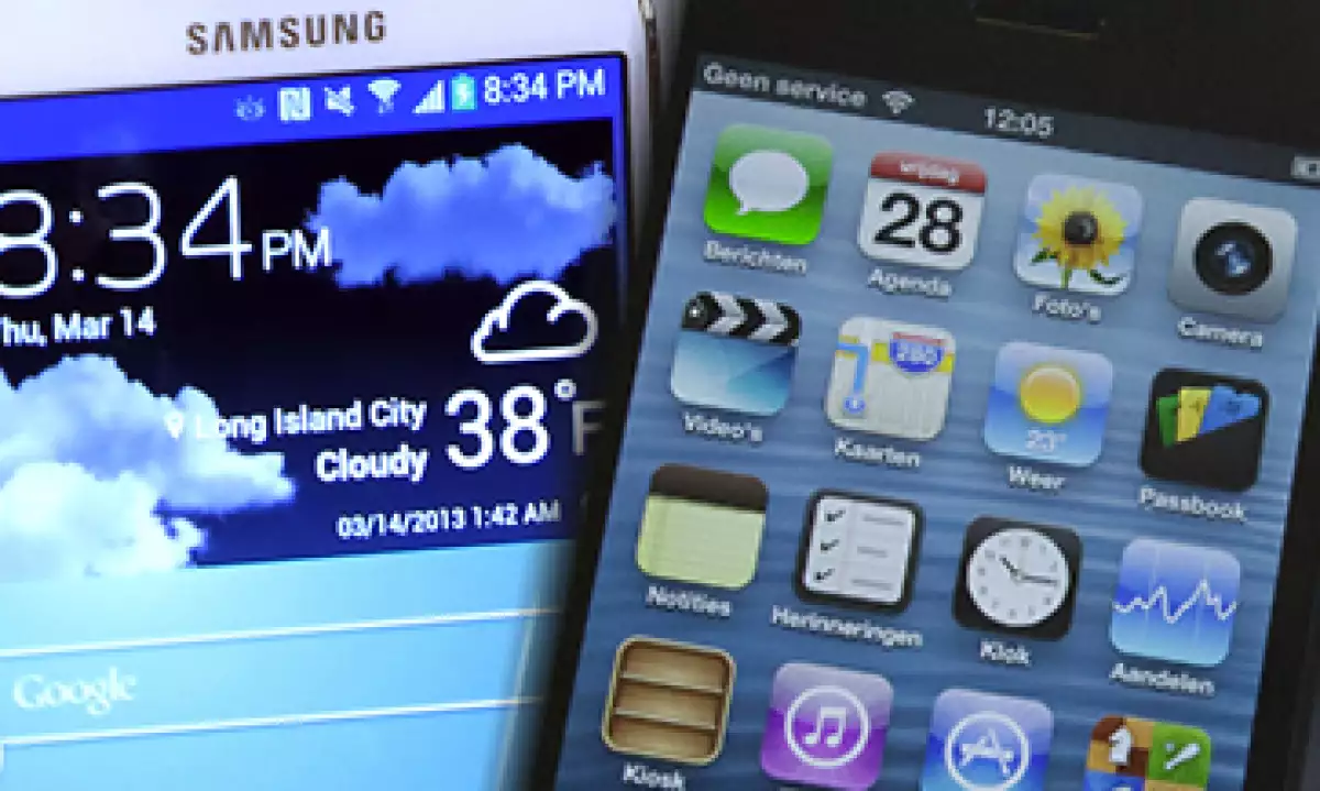 El Nuevo Galaxy S4 –izq- reta al iPhone 5 –der-. (Foto: Especial)