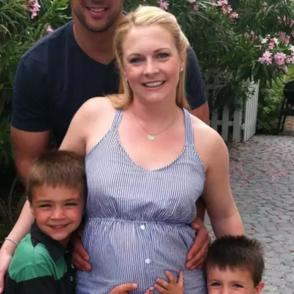 Melissa Joan Hart y Wilkerson se casaron en 2003 y tienen dos hijos: Mason y Braydon. Ahora esperan a su tercer bebé.