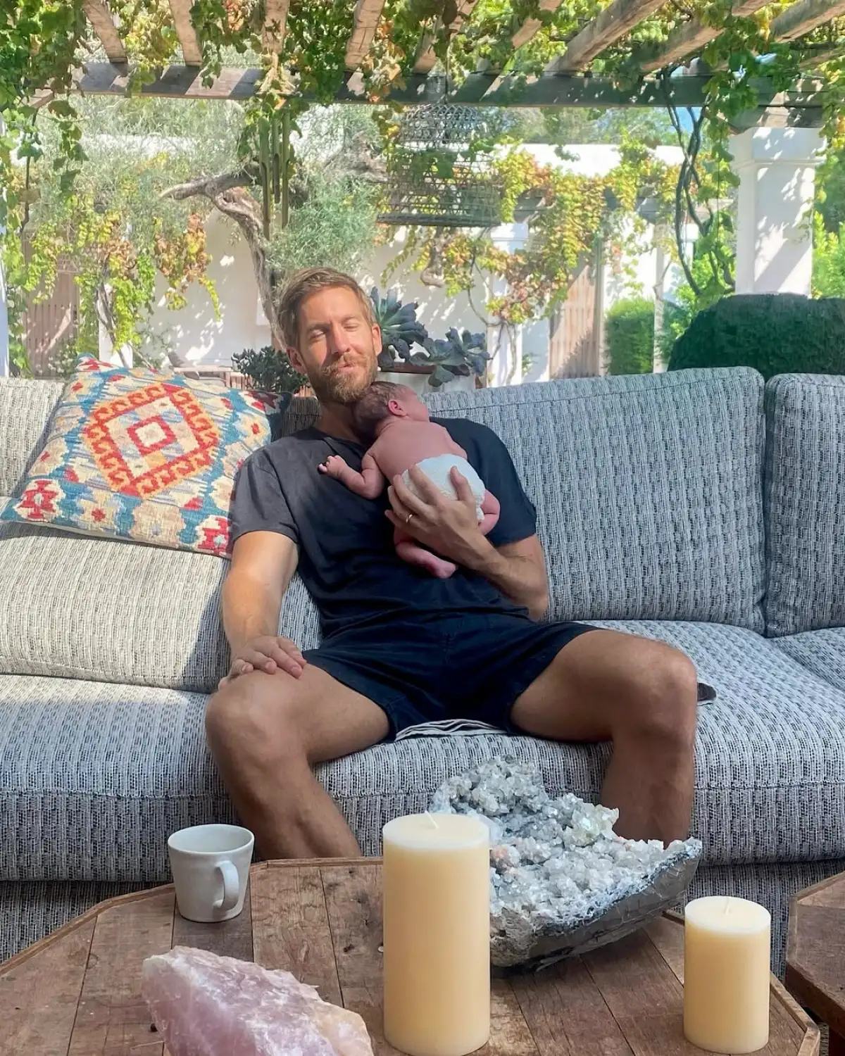 calvin-harris-y-su-bebe.jpg