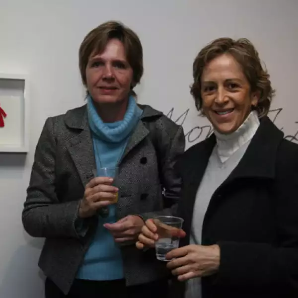 Exposición de Mona J. Lang con Rebeca De Alba.